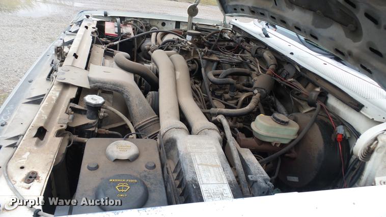 image for item DS9114 1989 Ford F350 box truck