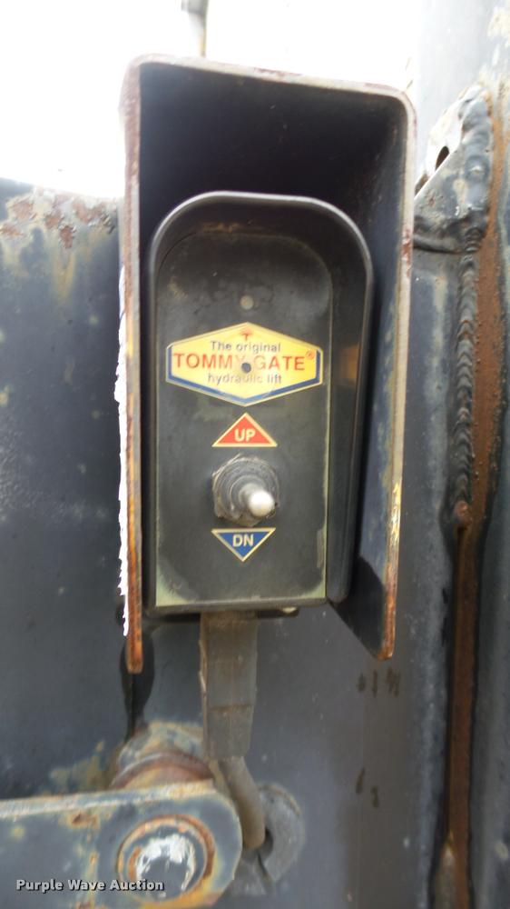 image for item DS9114 1989 Ford F350 box truck