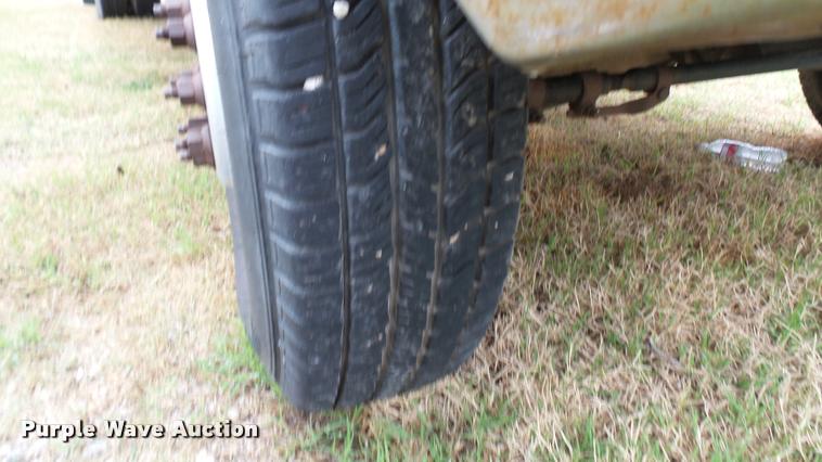 image for item DS9114 1989 Ford F350 box truck