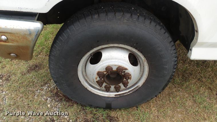 image for item DS9114 1989 Ford F350 box truck