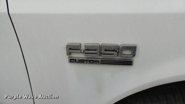 image for item DS9114 1989 Ford F350 box truck