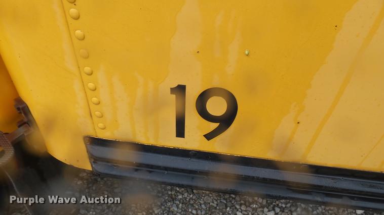 image for item DS9116 1991 International 3800 Blue Bird school bus