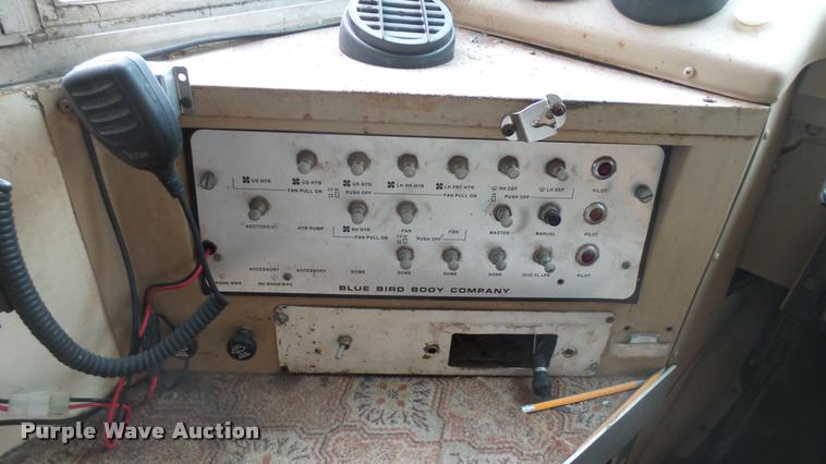 image for item DS9116 1991 International 3800 Blue Bird school bus