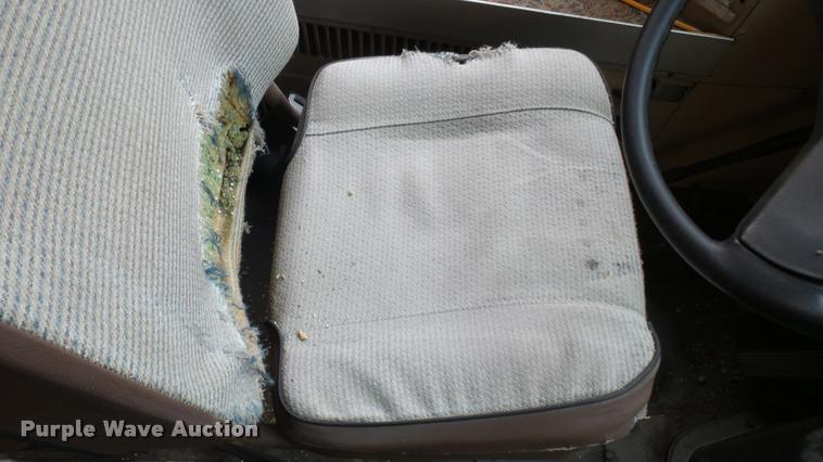 image for item DS9116 1991 International 3800 Blue Bird school bus