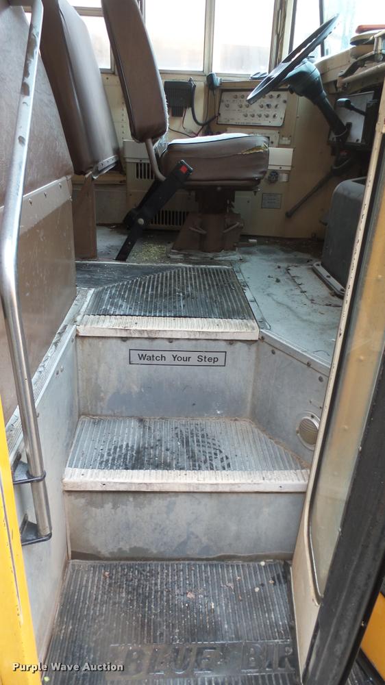 image for item DS9116 1991 International 3800 Blue Bird school bus