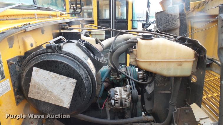 image for item DS9116 1991 International 3800 Blue Bird school bus