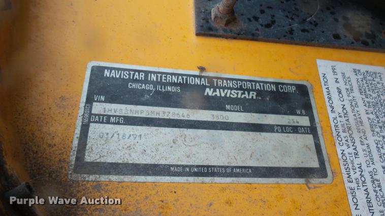 image for item DS9116 1991 International 3800 Blue Bird school bus