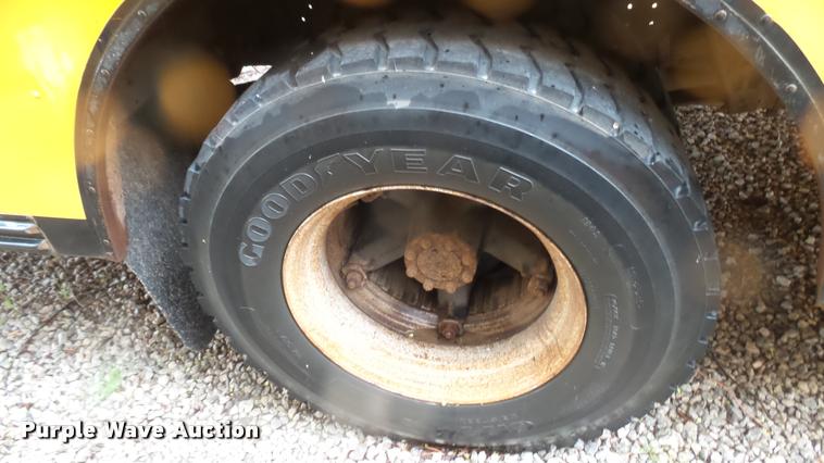 image for item DS9116 1991 International 3800 Blue Bird school bus