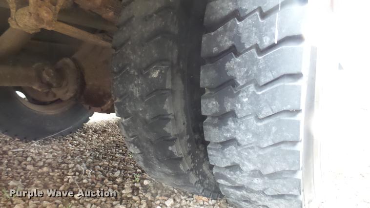 image for item DS9116 1991 International 3800 Blue Bird school bus