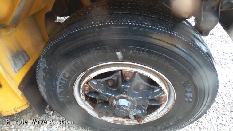 image for item DS9116 1991 International 3800 Blue Bird school bus