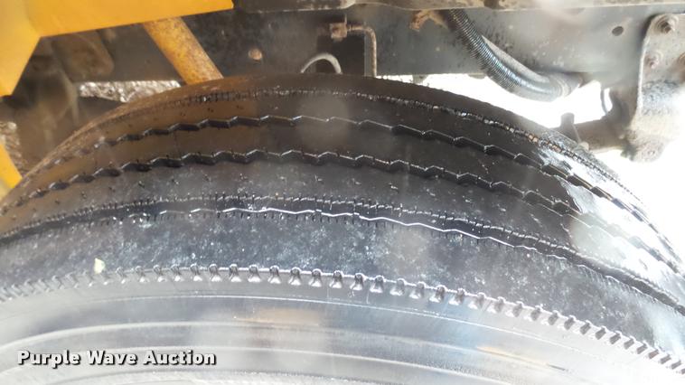 image for item DS9116 1991 International 3800 Blue Bird school bus