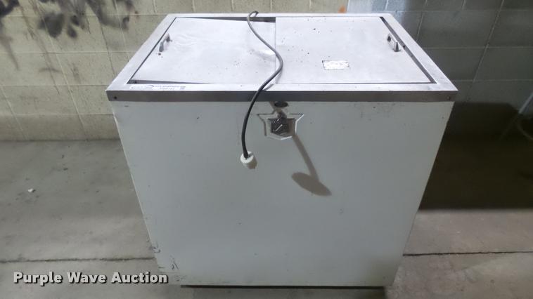image for item DS9127 Schaefer ice box