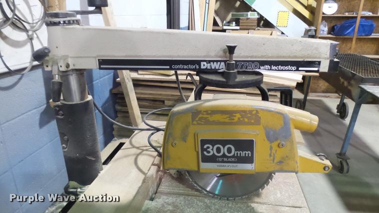 image for item DS9133 DeWalt 7790 saw