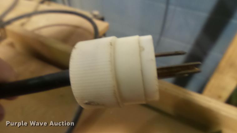 image for item DS9133 DeWalt 7790 saw