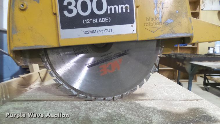 image for item DS9133 DeWalt 7790 saw