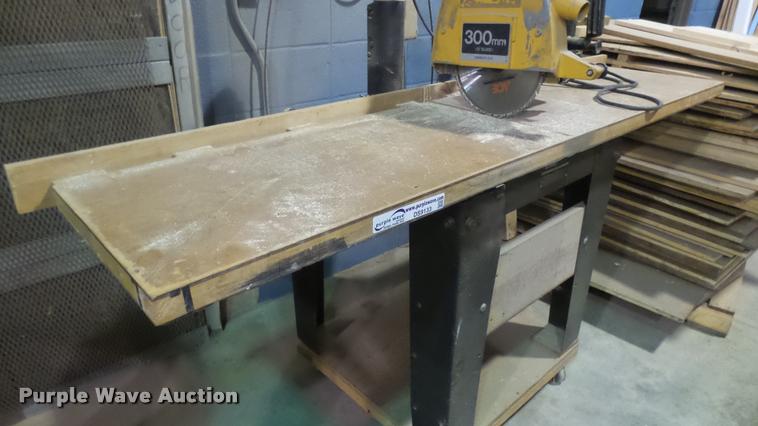 image for item DS9133 DeWalt 7790 saw