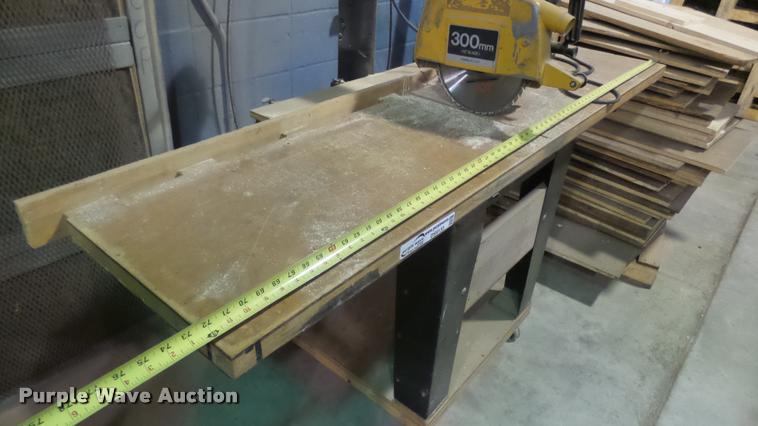 image for item DS9133 DeWalt 7790 saw