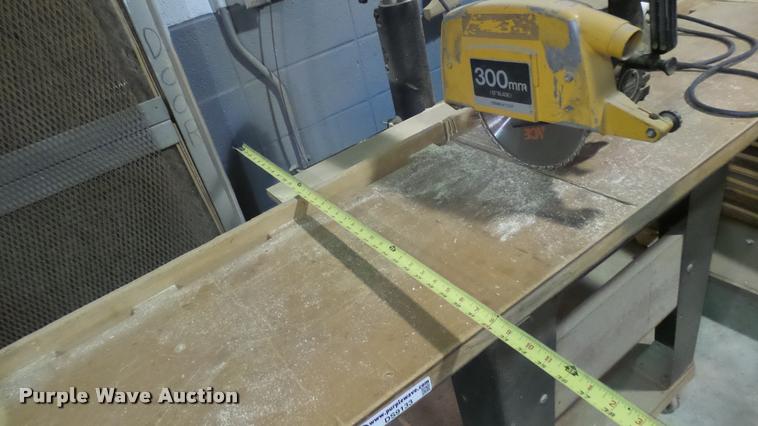 image for item DS9133 DeWalt 7790 saw