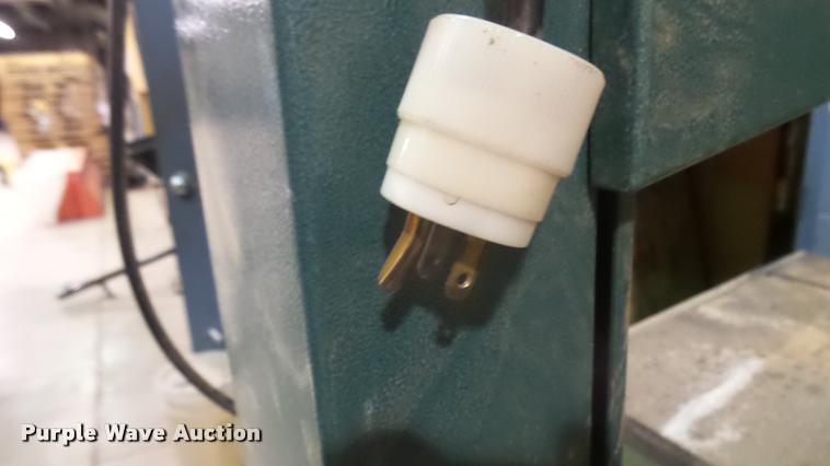 image for item DS9134 Grizzley wood bandsaw