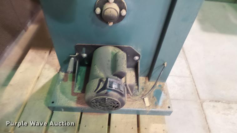 image for item DS9134 Grizzley wood bandsaw