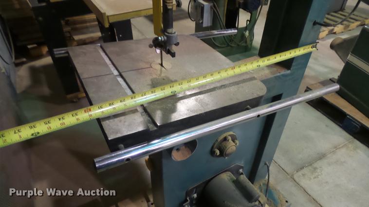 image for item DS9134 Grizzley wood bandsaw