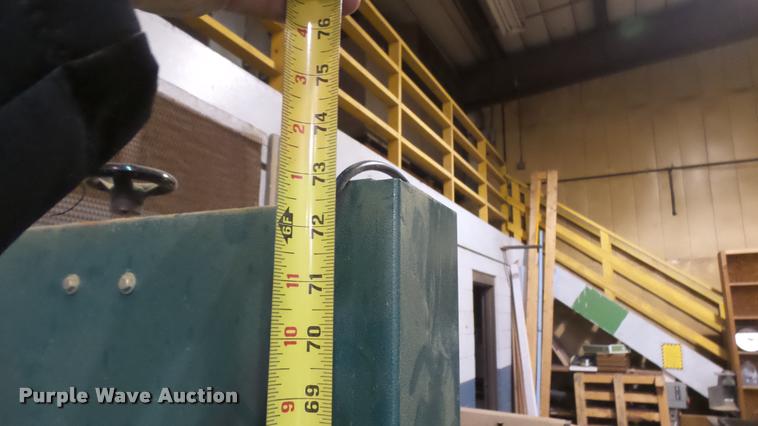 image for item DS9134 Grizzley wood bandsaw