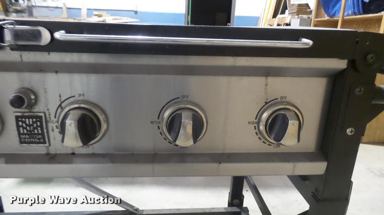 image for item DS9139 Master Forge gas grill