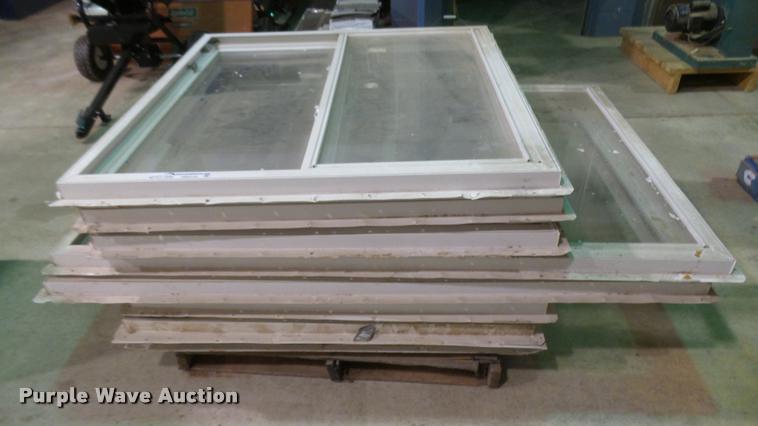 image for item DS9143 (8) windows