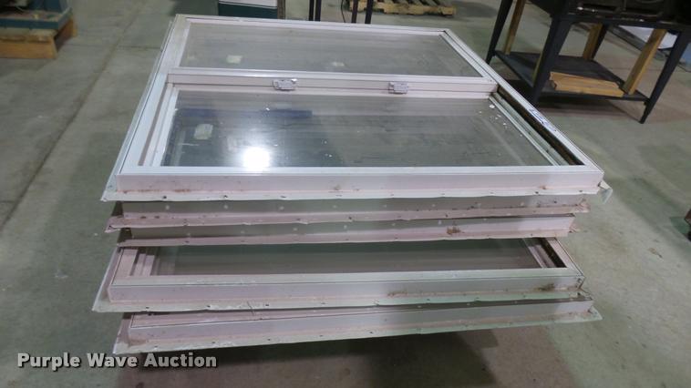 image for item DS9143 (8) windows