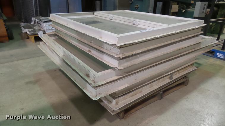 image for item DS9143 (8) windows