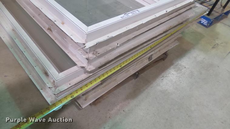 image for item DS9143 (8) windows