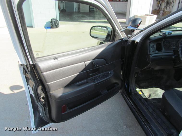 image for item J2606 2010 Ford Crown Victoria Police Interceptor