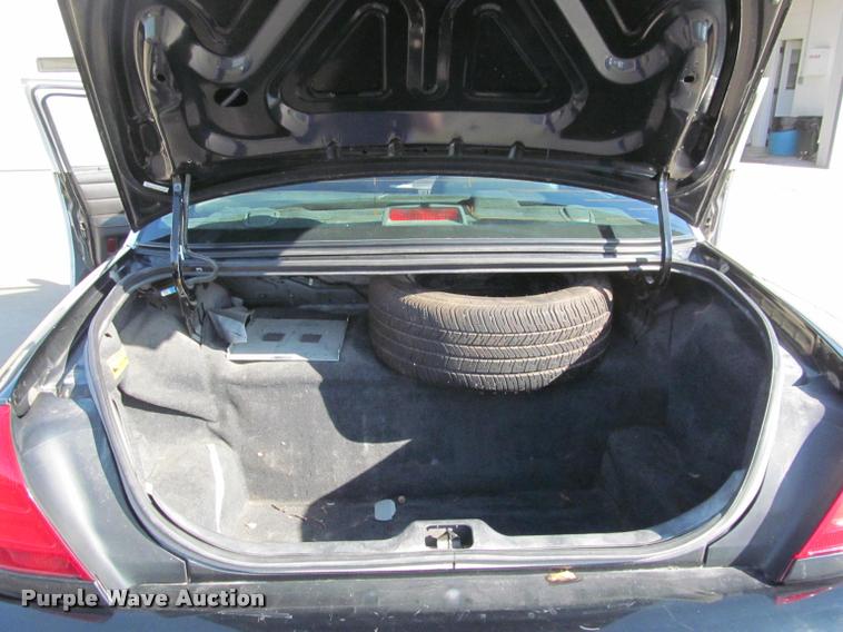 image for item J2606 2010 Ford Crown Victoria Police Interceptor