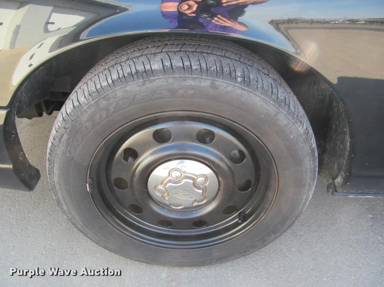 image for item J2606 2010 Ford Crown Victoria Police Interceptor