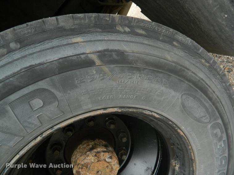 image for item K2588 1996 International 3800 school bus