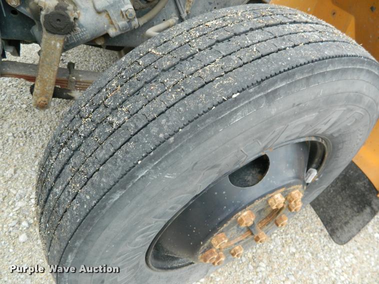 image for item K2588 1996 International 3800 school bus