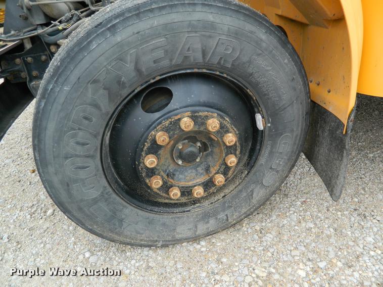 image for item K2588 1996 International 3800 school bus