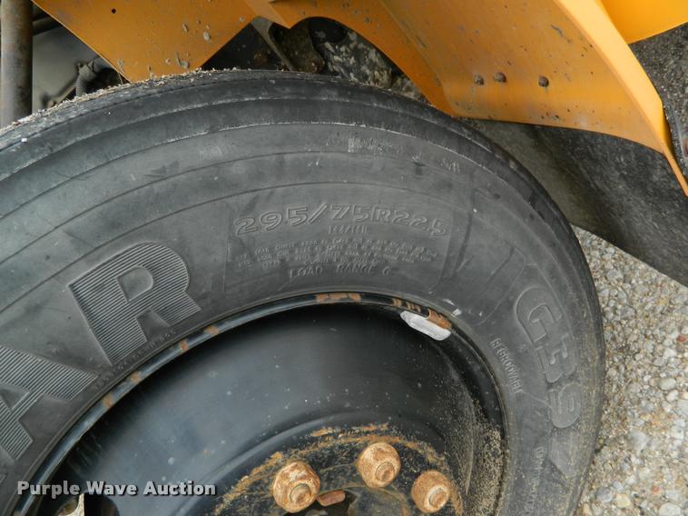 image for item K2588 1996 International 3800 school bus