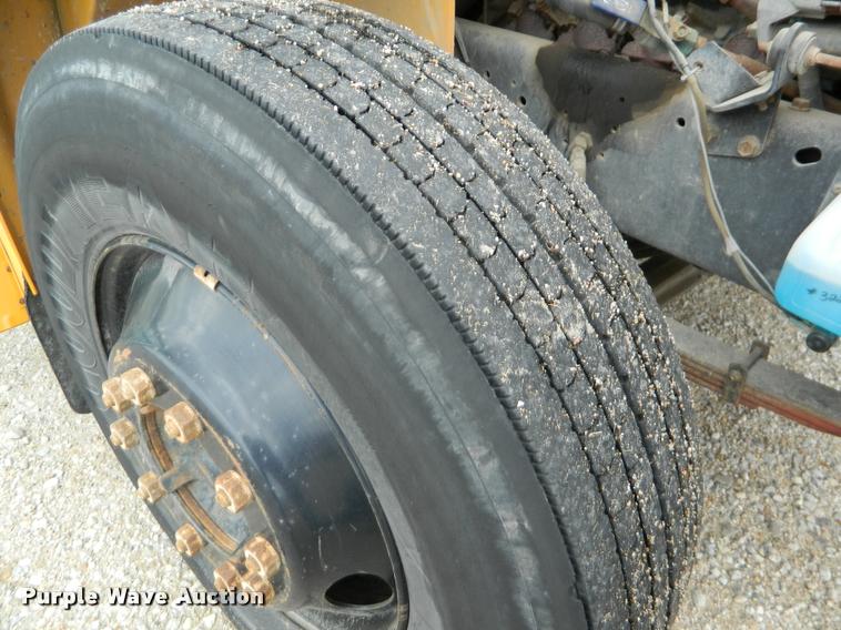 image for item K2588 1996 International 3800 school bus