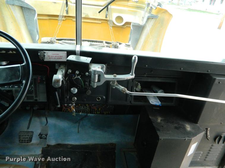 image for item K2588 1996 International 3800 school bus