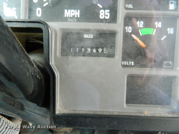 image for item K2588 1996 International 3800 school bus