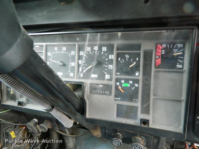 image for item K2588 1996 International 3800 school bus