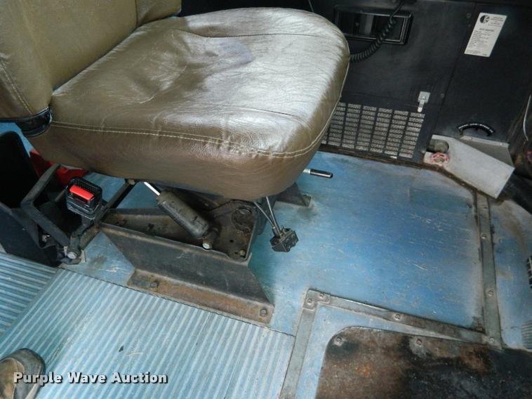 image for item K2588 1996 International 3800 school bus