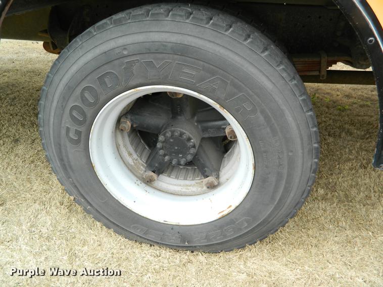 image for item K2589 1995 Chevrolet school bus