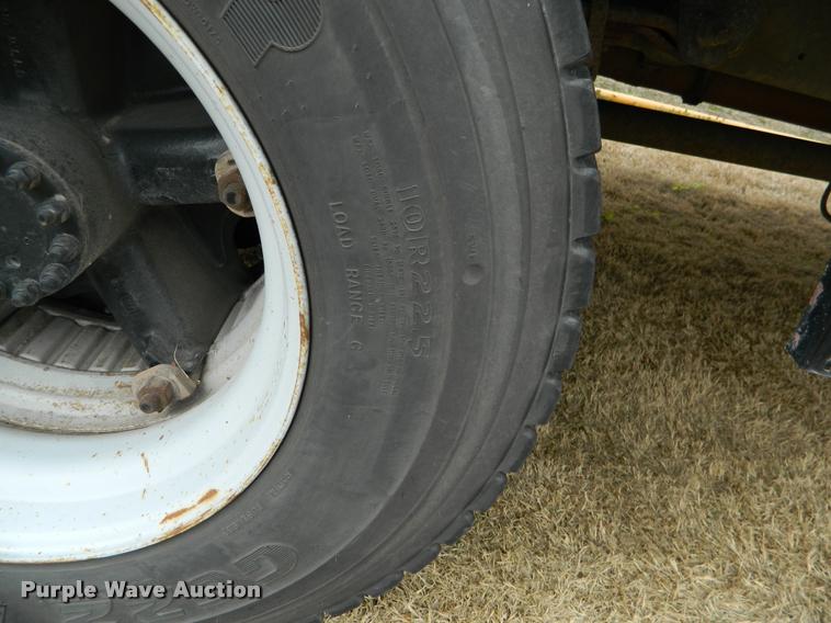 image for item K2589 1995 Chevrolet school bus