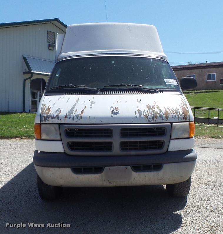 image for item K7677 2000 Dodge Ram Van 3500 handicap accessible van