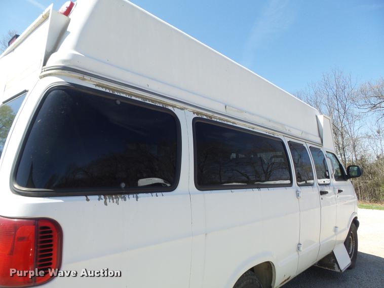 image for item K7677 2000 Dodge Ram Van 3500 handicap accessible van