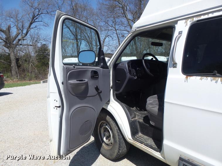 image for item K7677 2000 Dodge Ram Van 3500 handicap accessible van