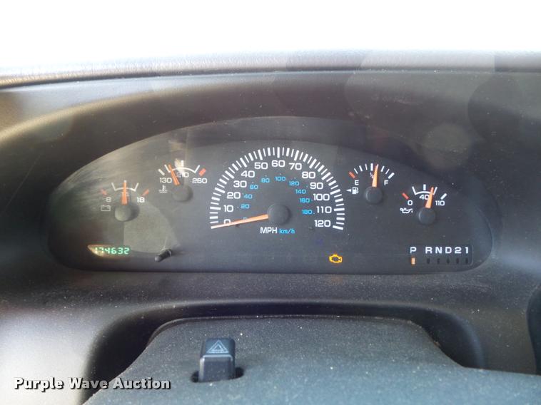 image for item K7677 2000 Dodge Ram Van 3500 handicap accessible van