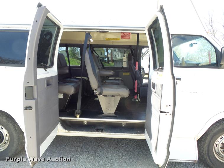 image for item K7677 2000 Dodge Ram Van 3500 handicap accessible van